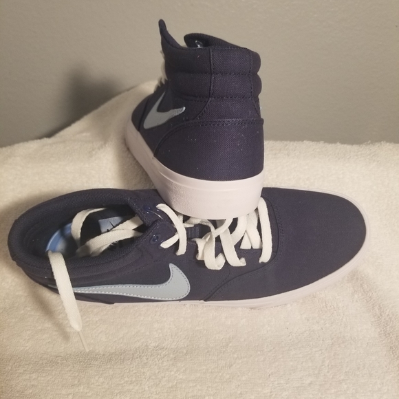 sb charge mid canvas shoe